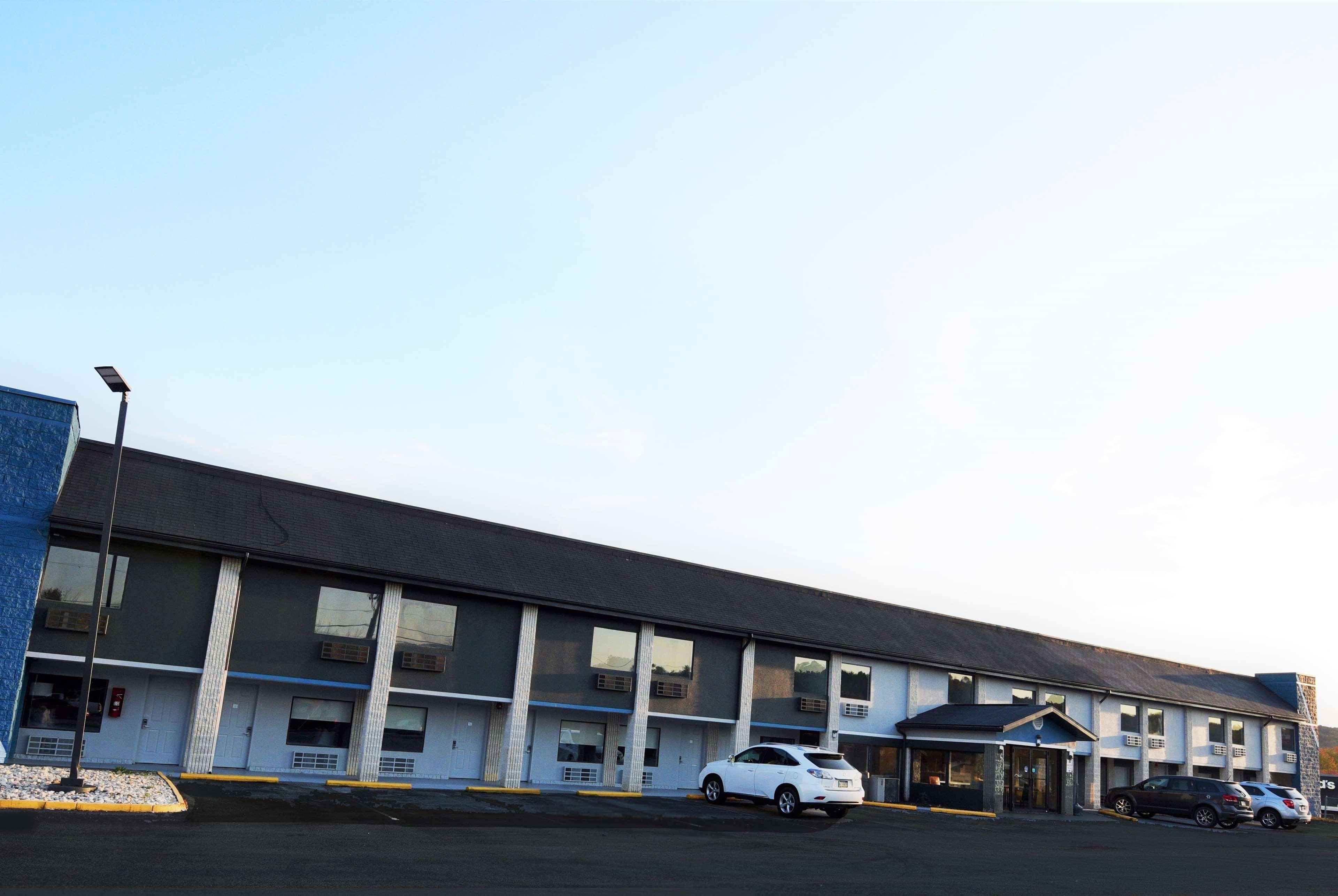 Baymont By Wyndham Pine Grove I-81 Hotel Eksteriør billede